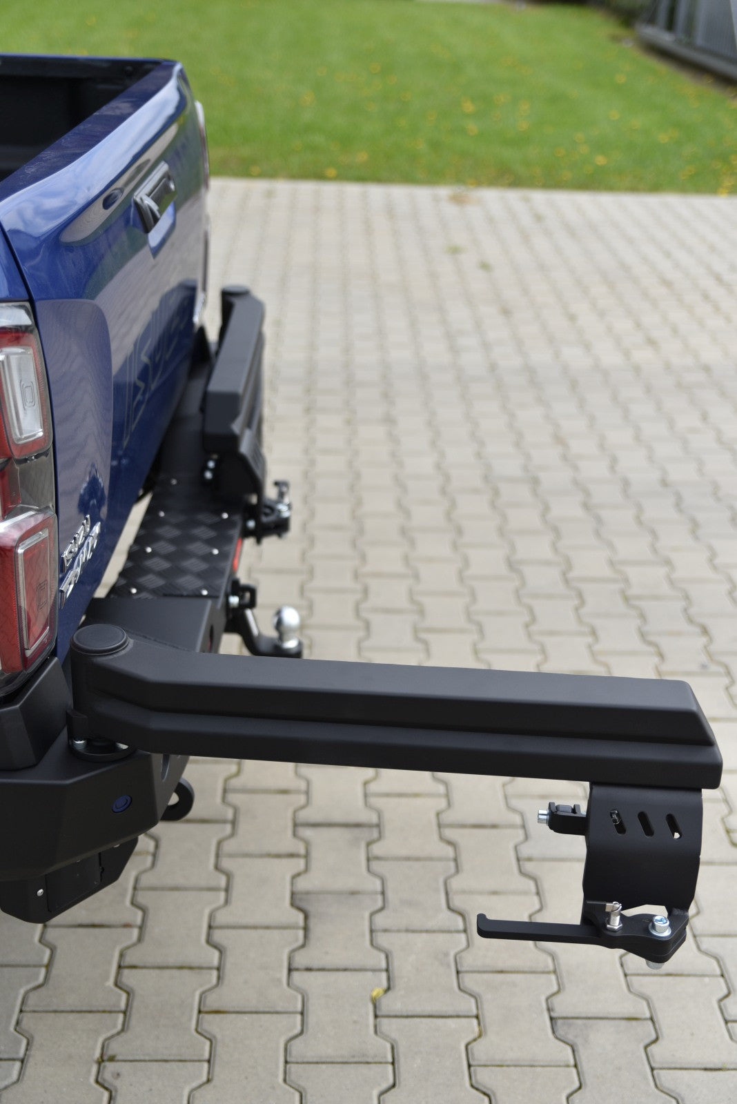 Ramię modułowe lewe Isuzu D-MAX 2020-
