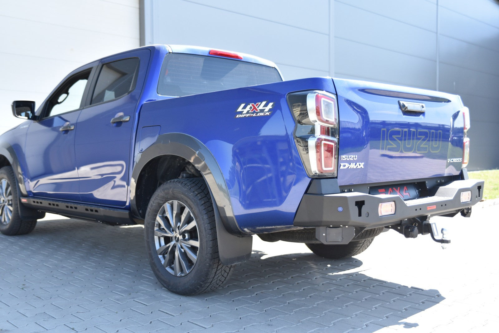 Zderzak tył z lampami LED Isuzu D-MAX 2020-
