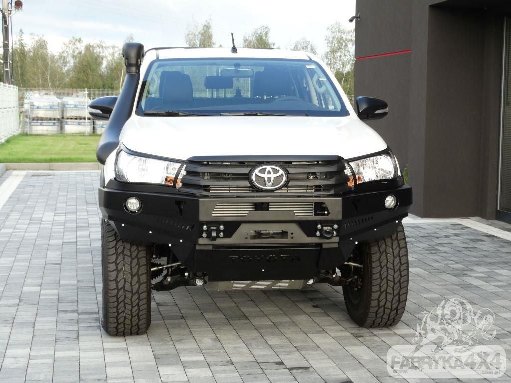 Zderzak przód Toyota Hilux Revo 2016-19