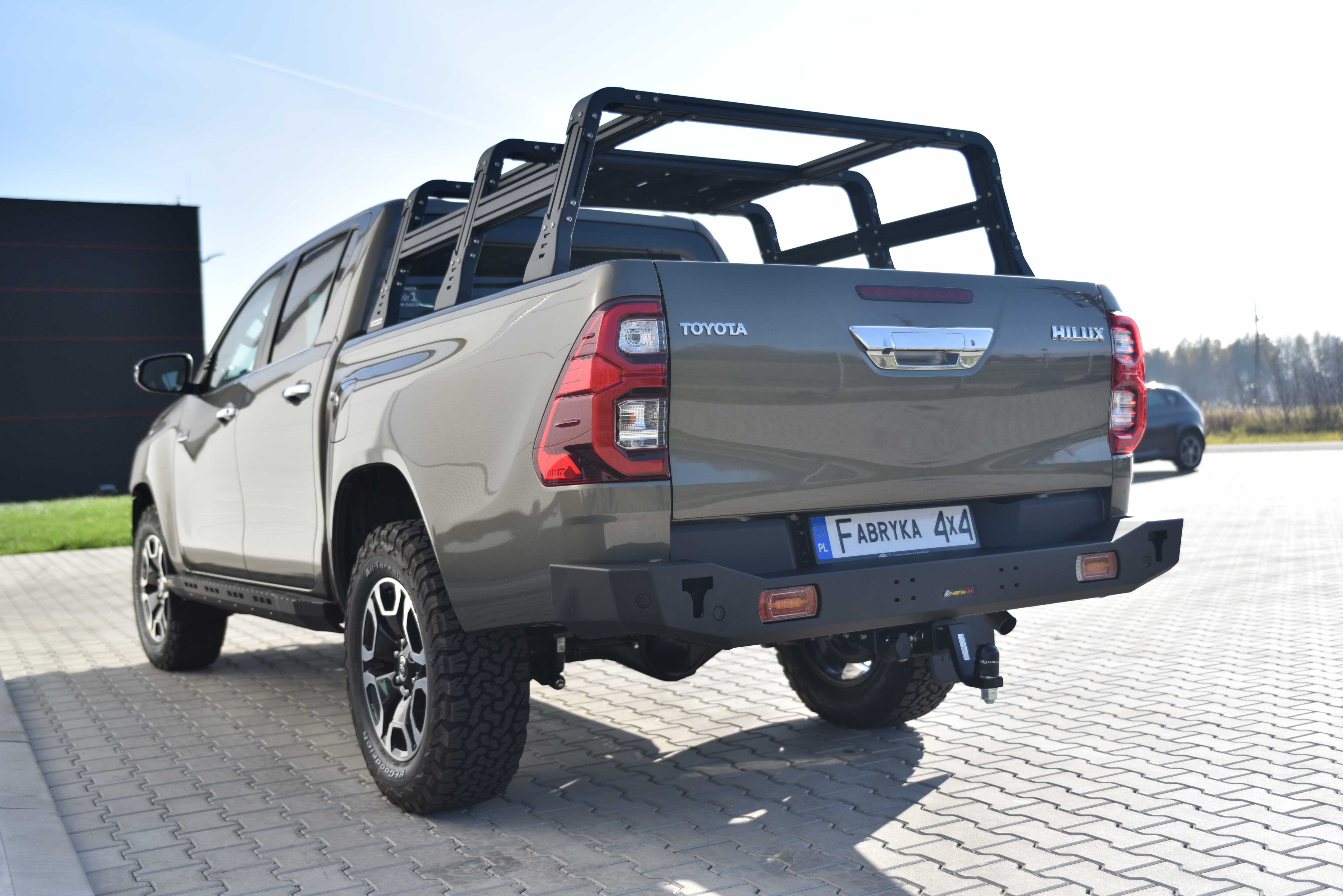 Zderzak tył krótki z lampami LED Toyota Hilux Revo 2020-