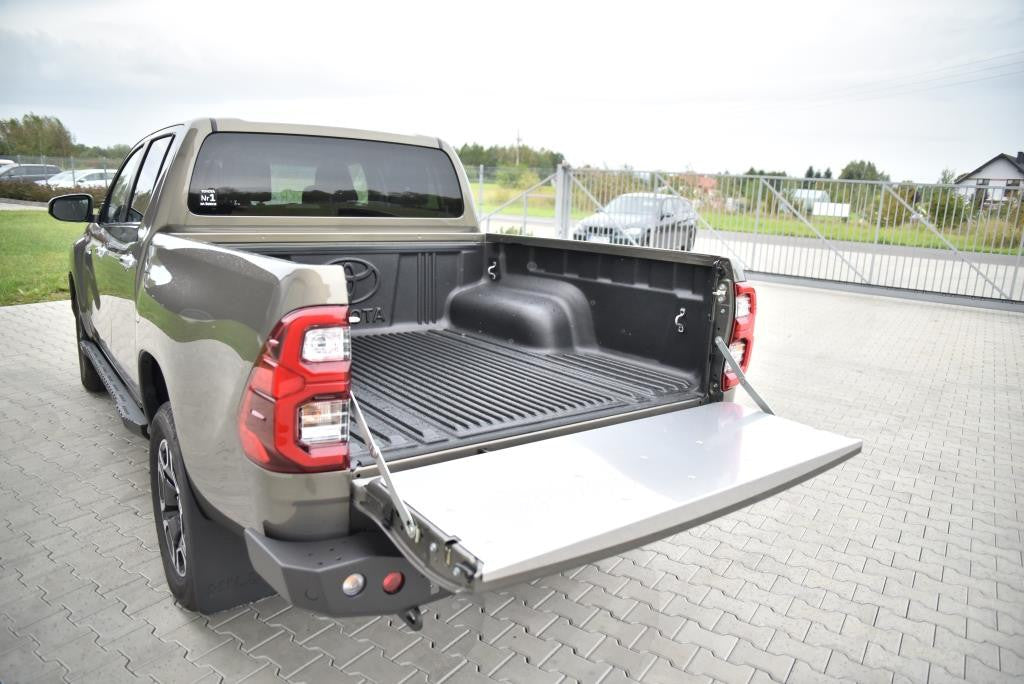 Stolik/pokrywa nierdzewna tylnej klapy Toyota Hilux Revo 2020-