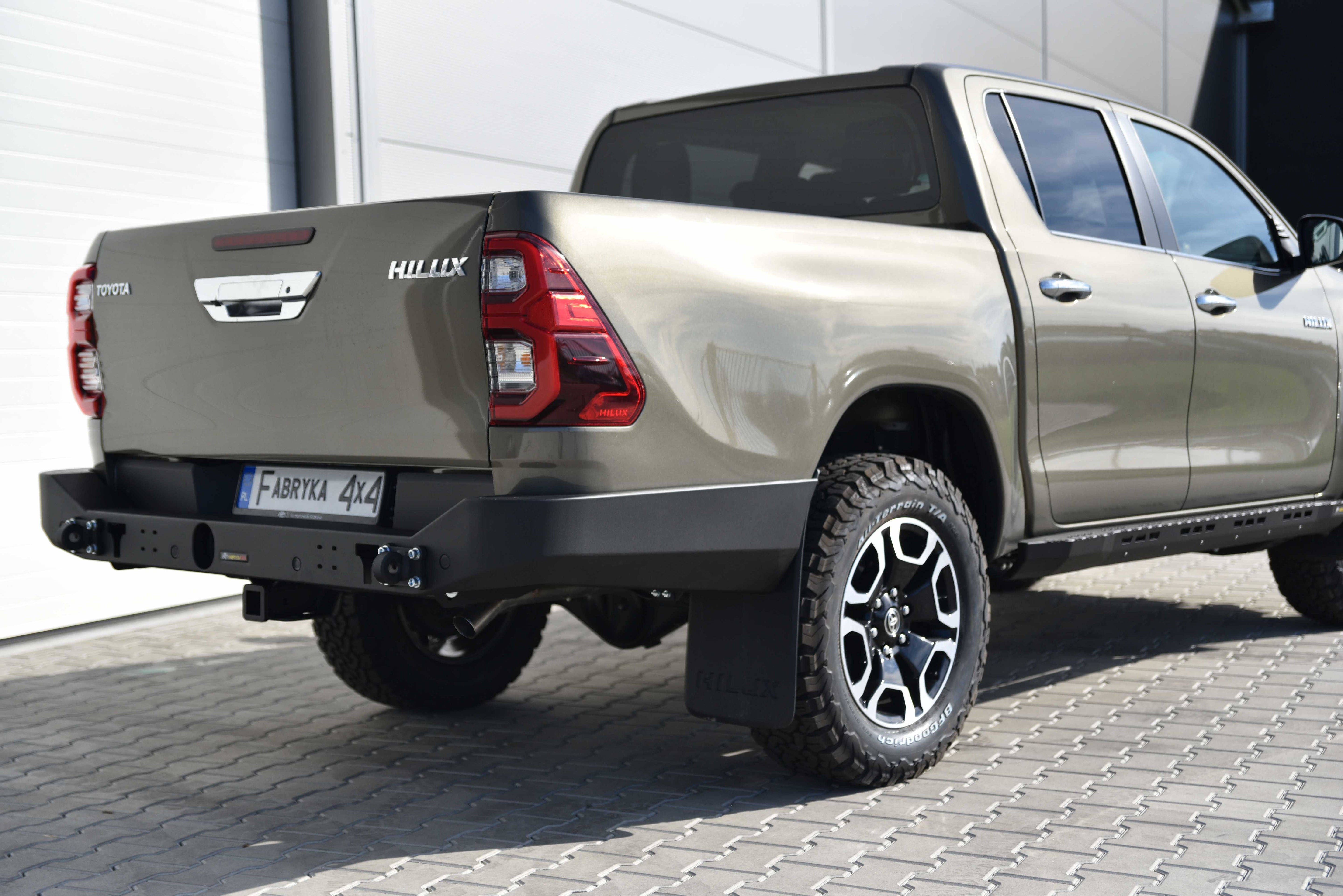 Zderzak tył długi bez lamp Toyota Hilux Revo 2020-