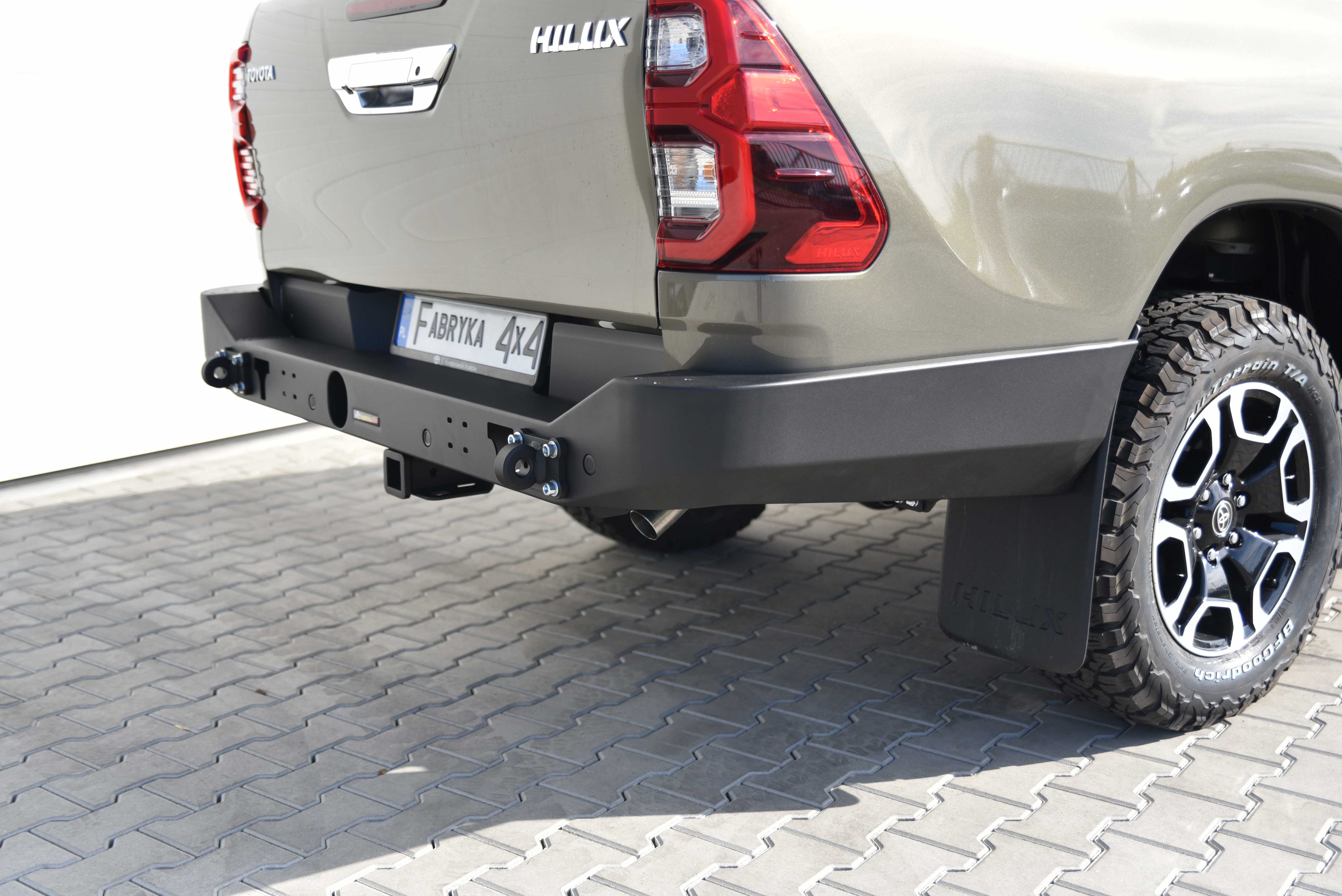 Zderzak tył długi bez lamp Toyota Hilux Revo 2020-