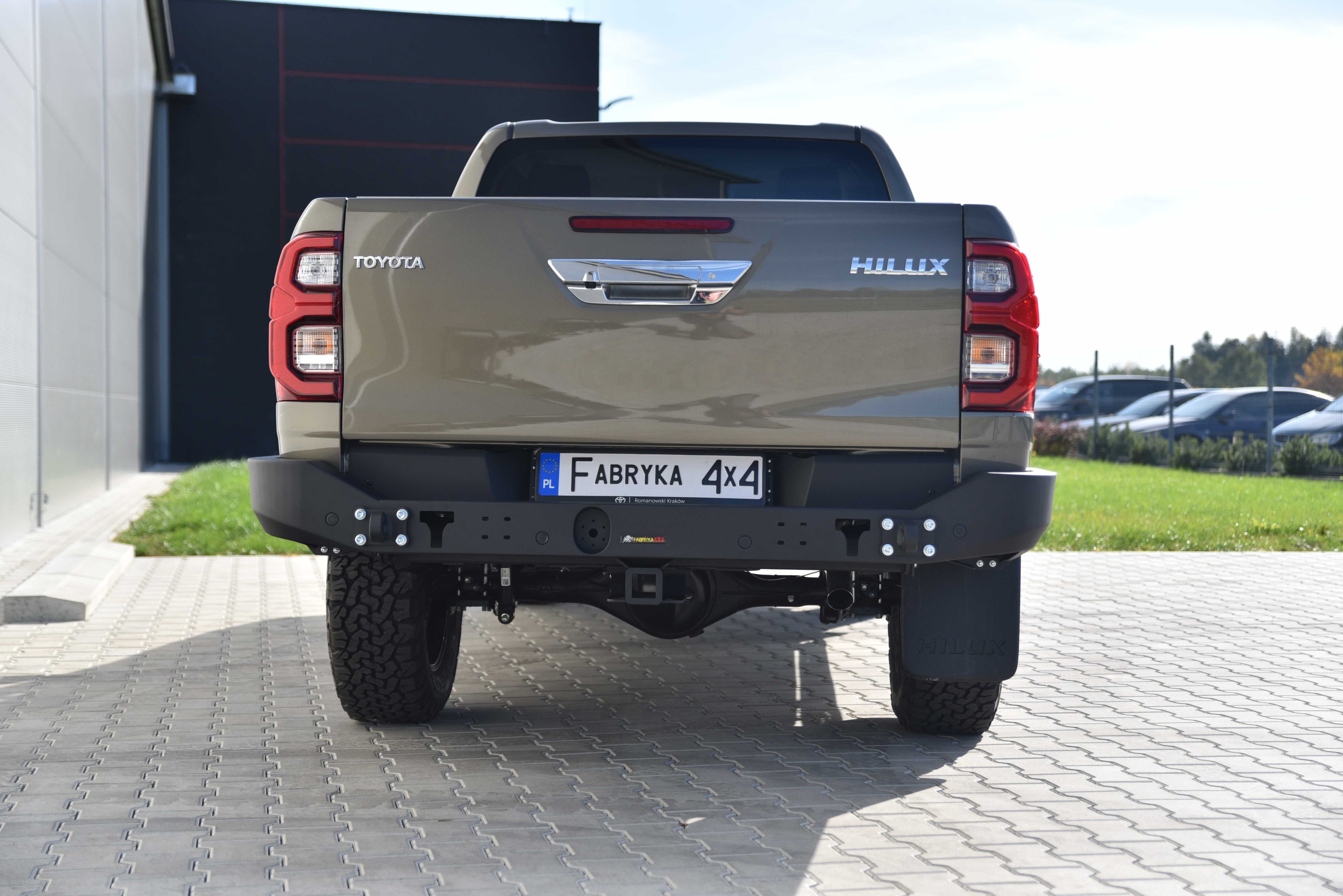 Zderzak tył długi bez lamp Toyota Hilux Revo 2020-