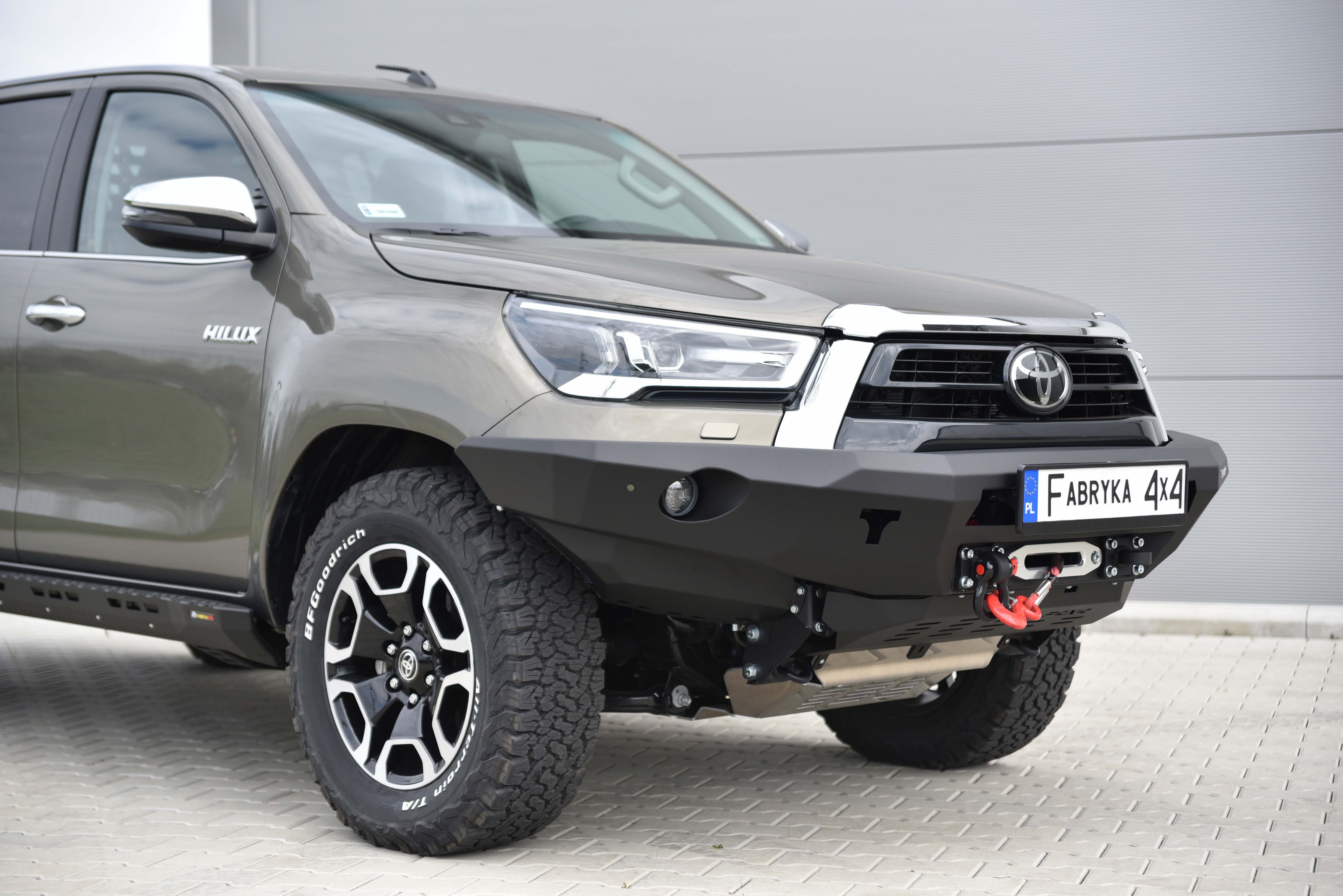 Zderzak przód standard Toyota Hilux Revo 2020-