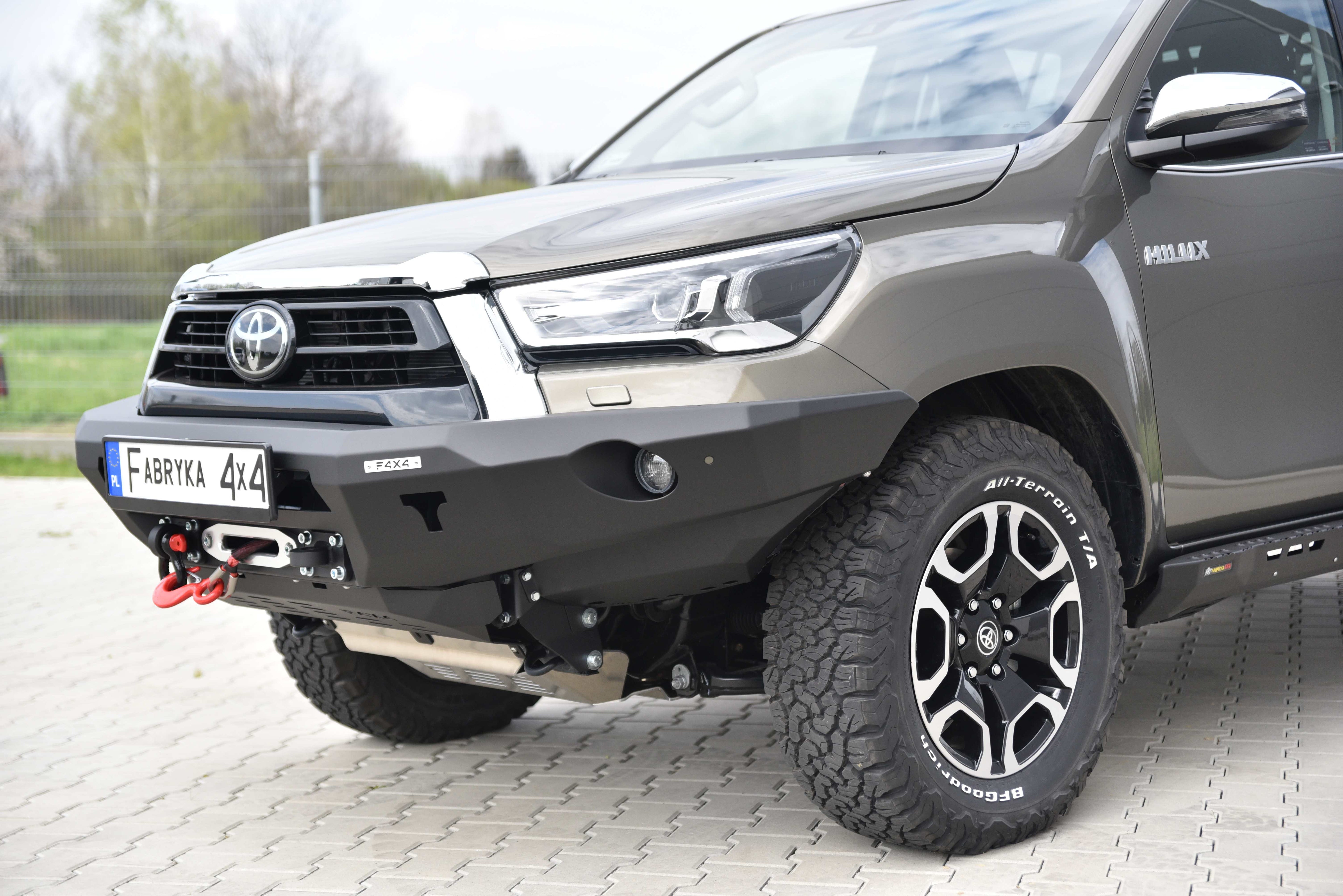 Zderzak przód standard Toyota Hilux Revo 2020-