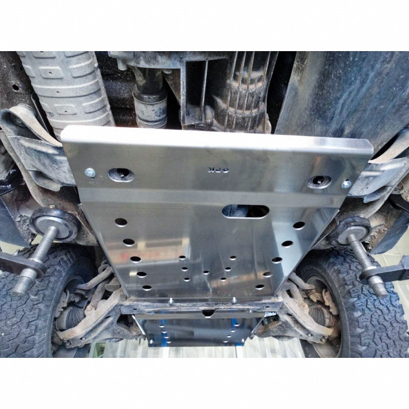 Osłona skrzyni automat diesel Mitsubishi Pajero III 99-06
