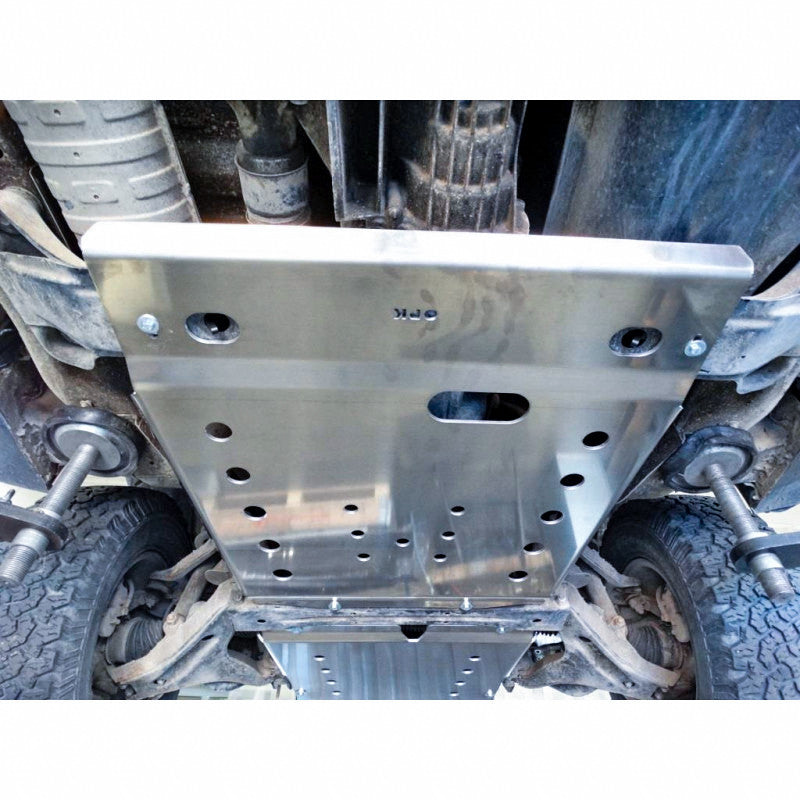 Osłona skrzyni automat diesel Mitsubishi Pajero III 99-06