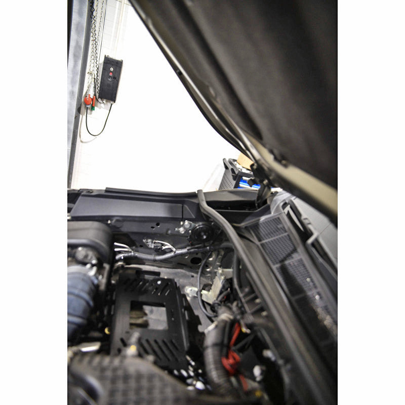 Mocowanie dodatkowego akumulatora standard Toyota Hilux 2020-