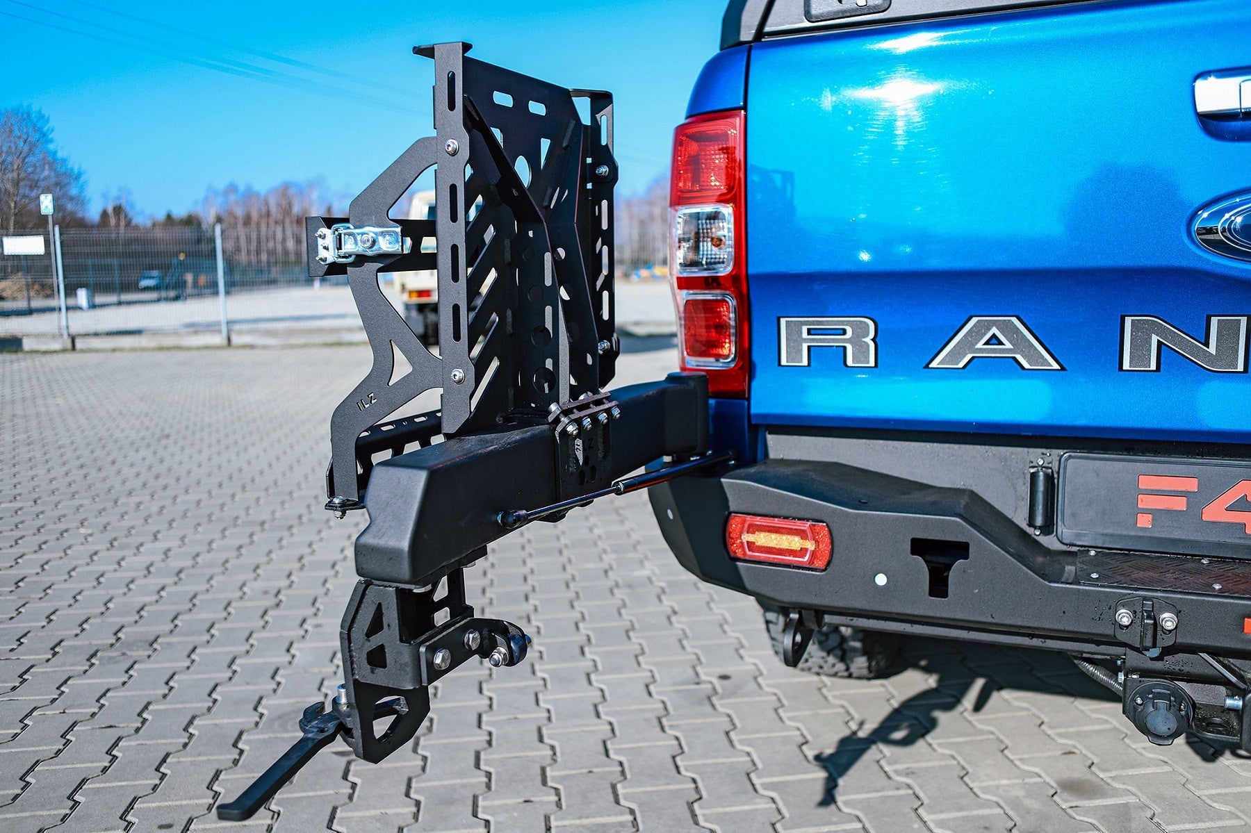 Kosz kanistra plastikowego 20L Toyota HZJ79DC/SC 24-