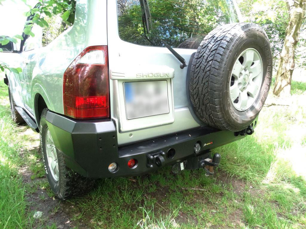 Zderzak tył Mitsubishi Pajero III 99-06 wersja 3-drzwiowa