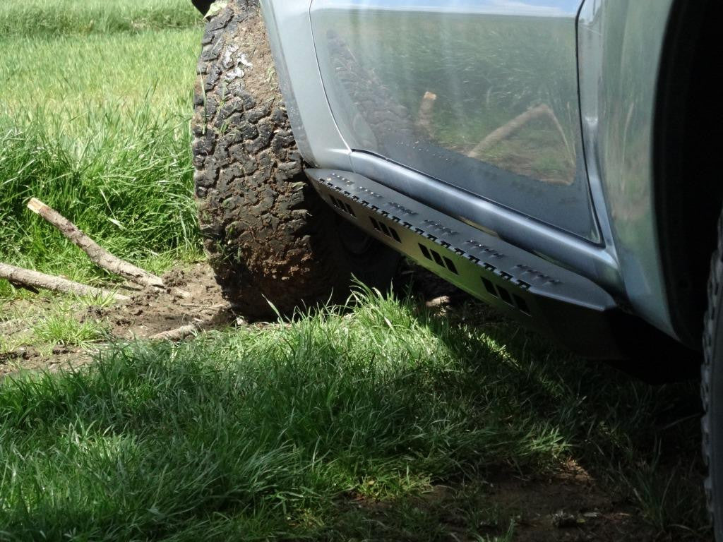 Progi Mitsubishi Pajero III 99-06 wersja 3-drzwiowa diesel
