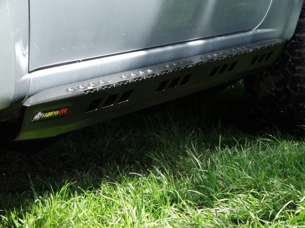 Progi Mitsubishi Pajero III 99-06 wersja 3-drzwiowa diesel