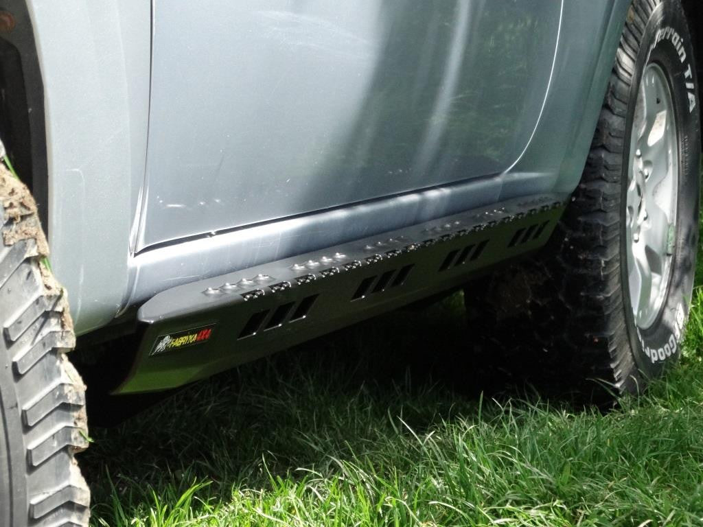 Progi Mitsubishi Pajero III 99-06 wersja 3-drzwiowa diesel