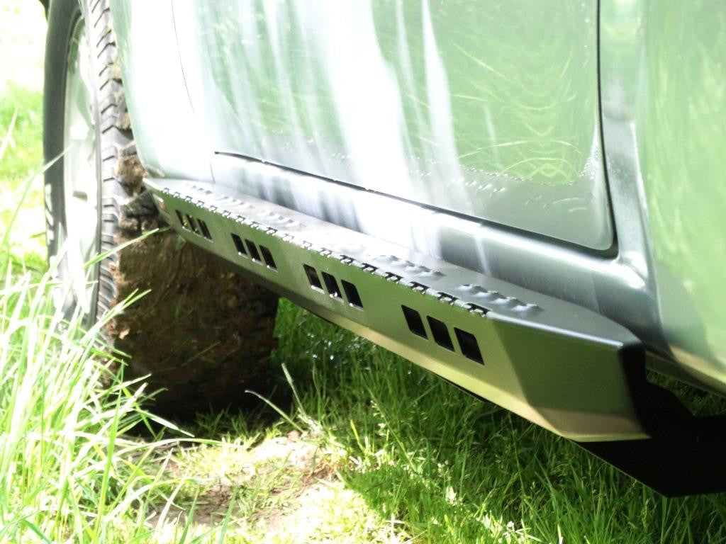 Progi Mitsubishi Pajero III 99-06 wersja 3-drzwiowa diesel