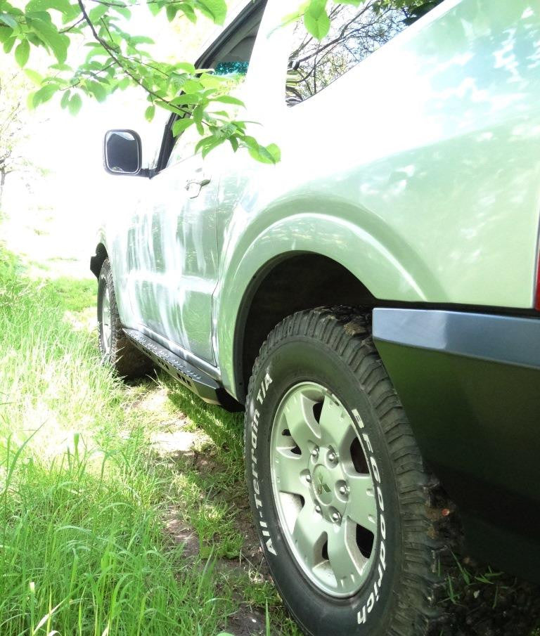 Progi Mitsubishi Pajero III 99-06 wersja 3-drzwiowa diesel