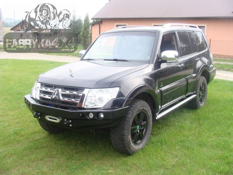 Zderzak przód Mitsubishi Pajero IV 06-15