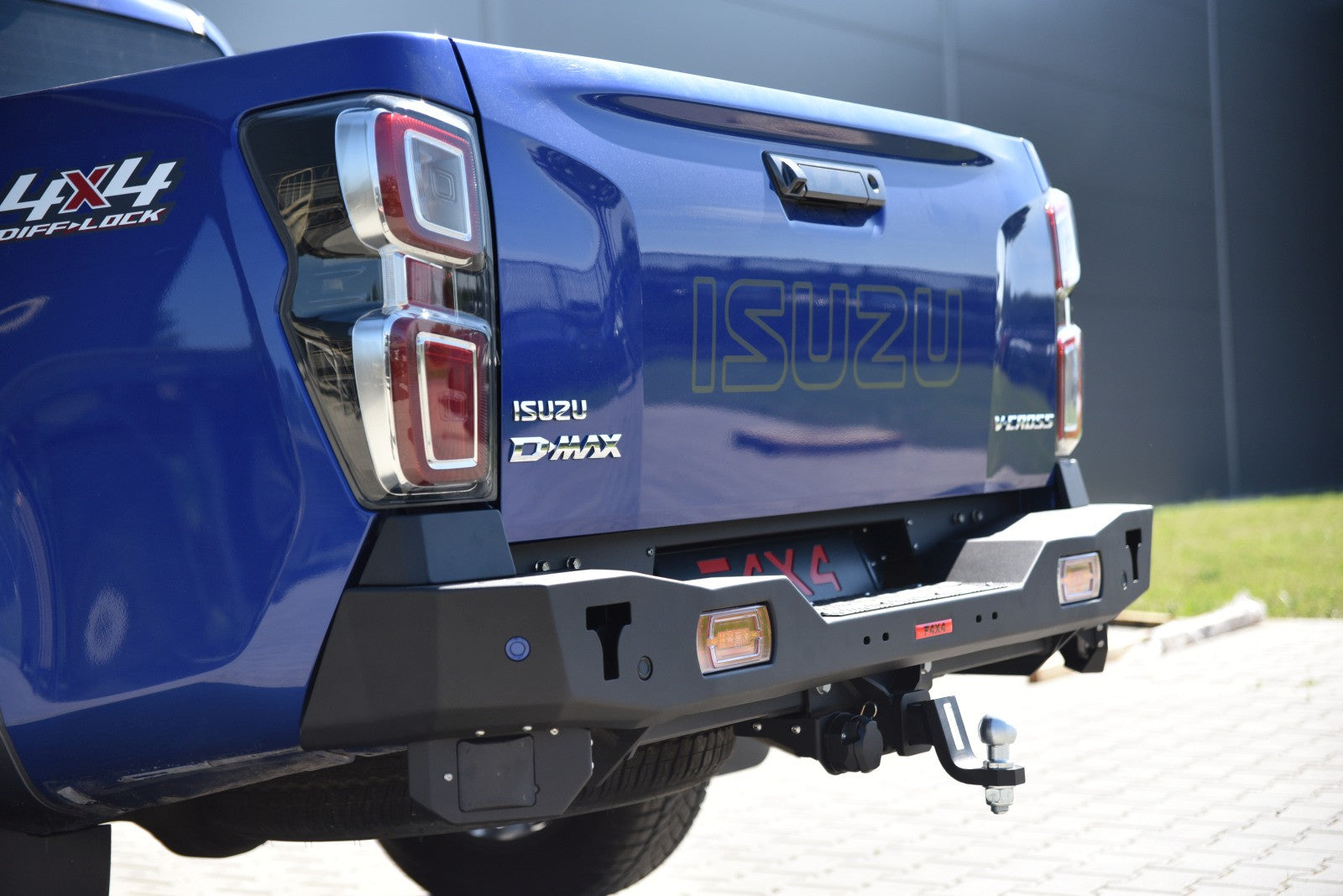 Zderzak tył z lampami LED Isuzu D-MAX 2020-