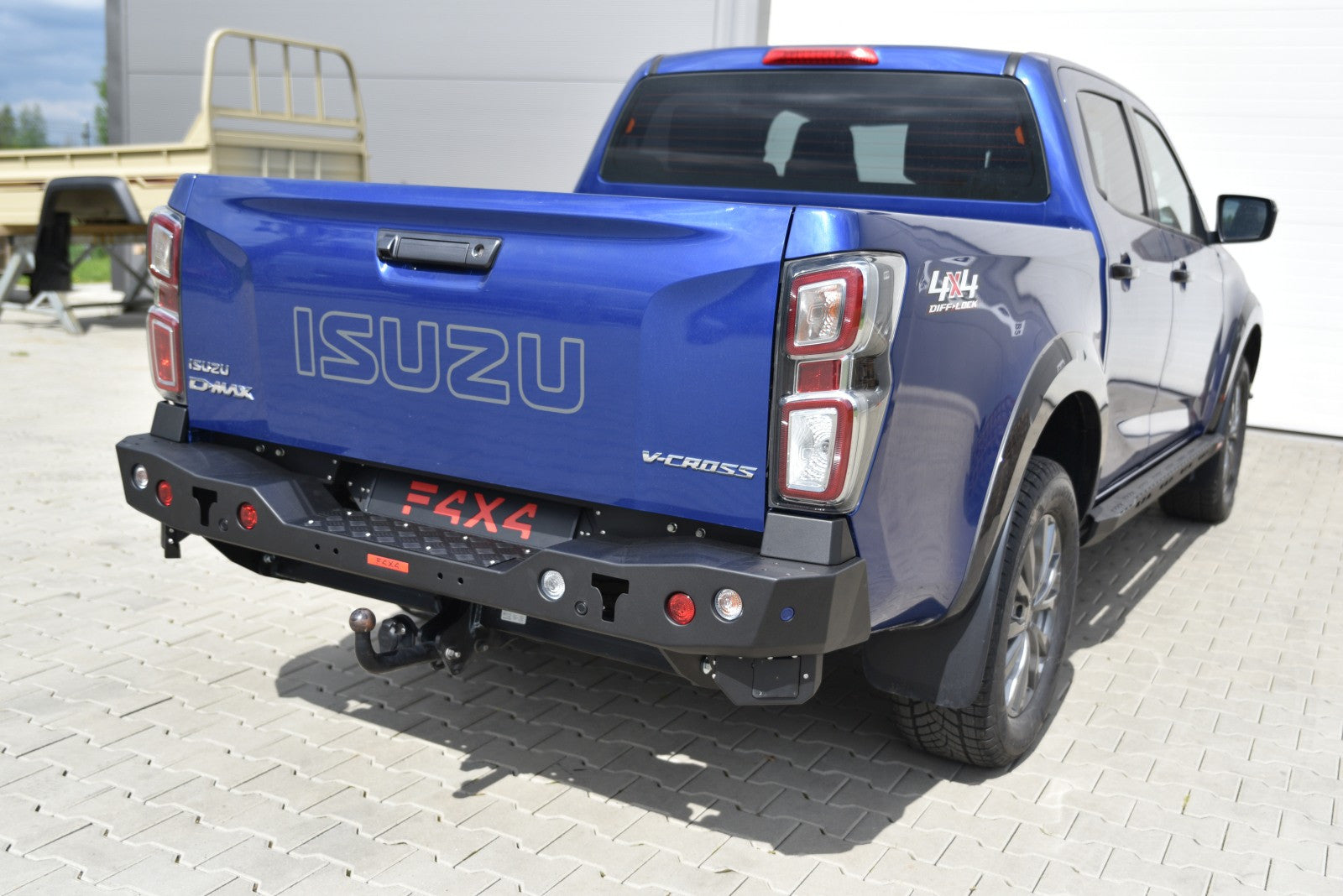 Zderzak tył standard pod oryginalną belkę haka Isuzu D-MAX 2020-