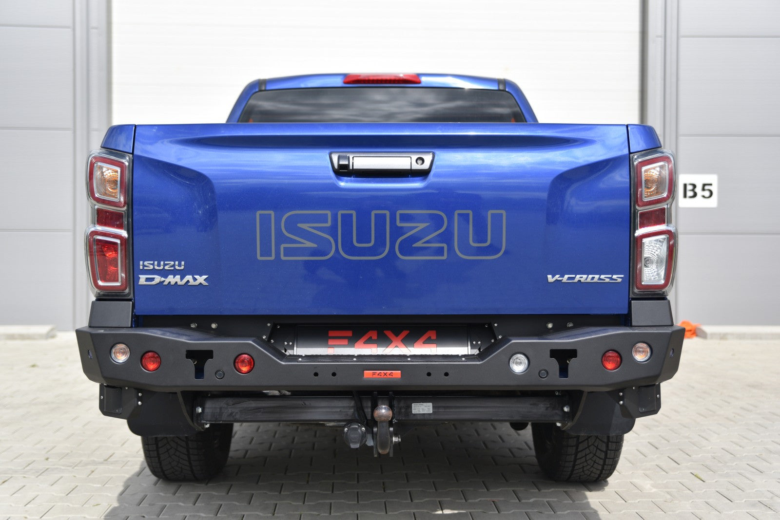 Zderzak tył standard pod oryginalną belkę haka Isuzu D-MAX 2020-