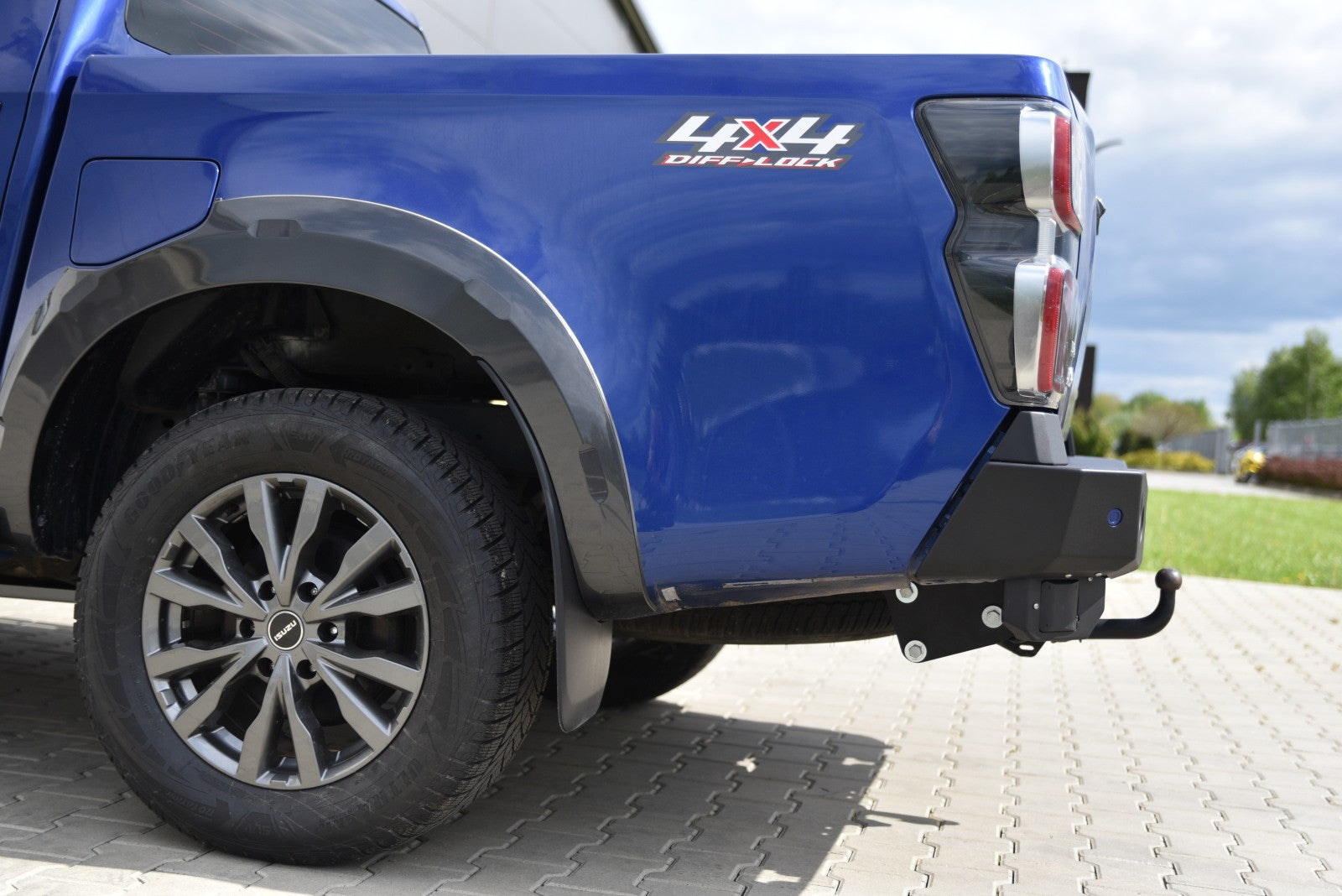 Zderzak tył standard pod oryginalną belkę haka Isuzu D-MAX 2020-