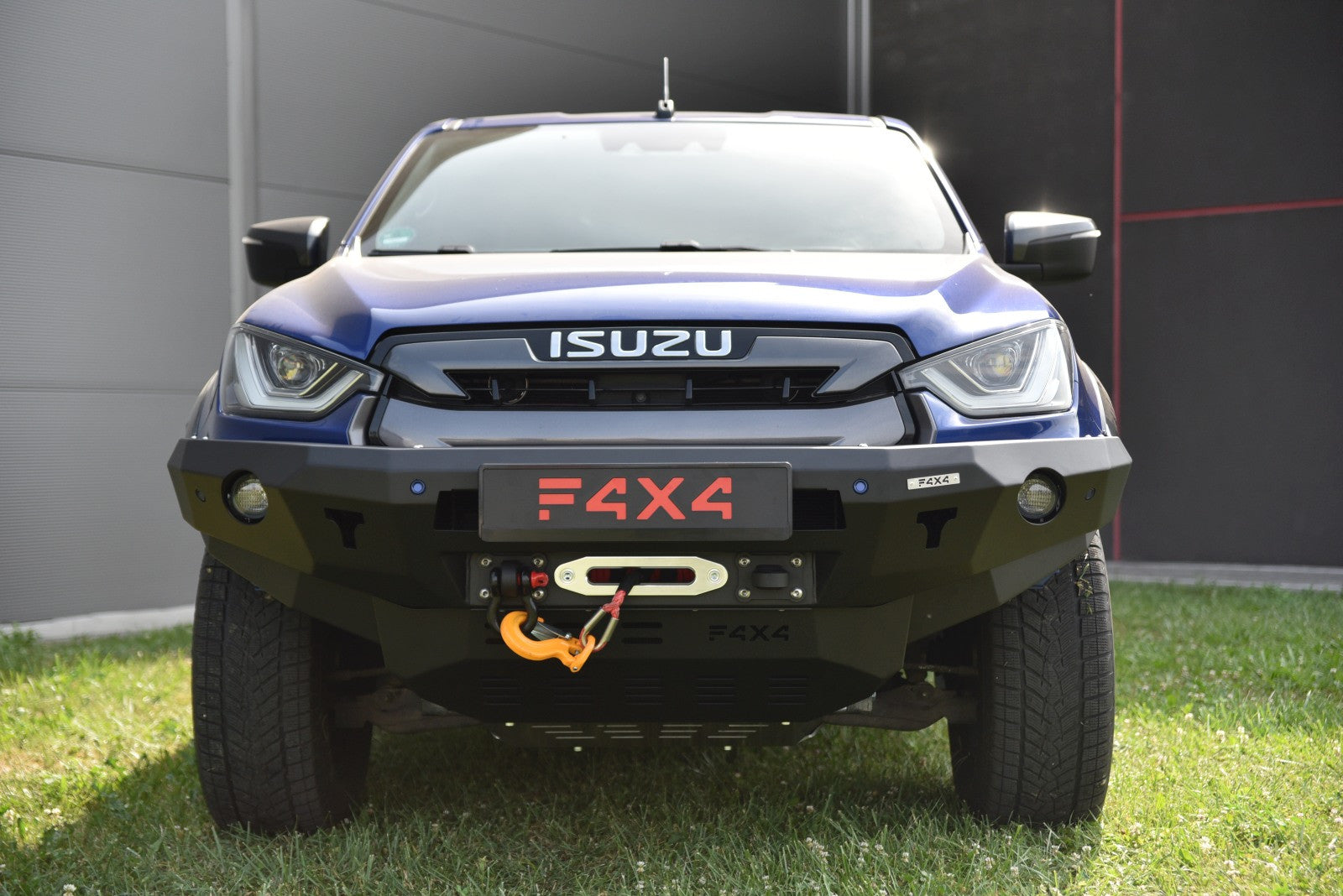 Zderzak przód standard Isuzu D-MAX 2020-