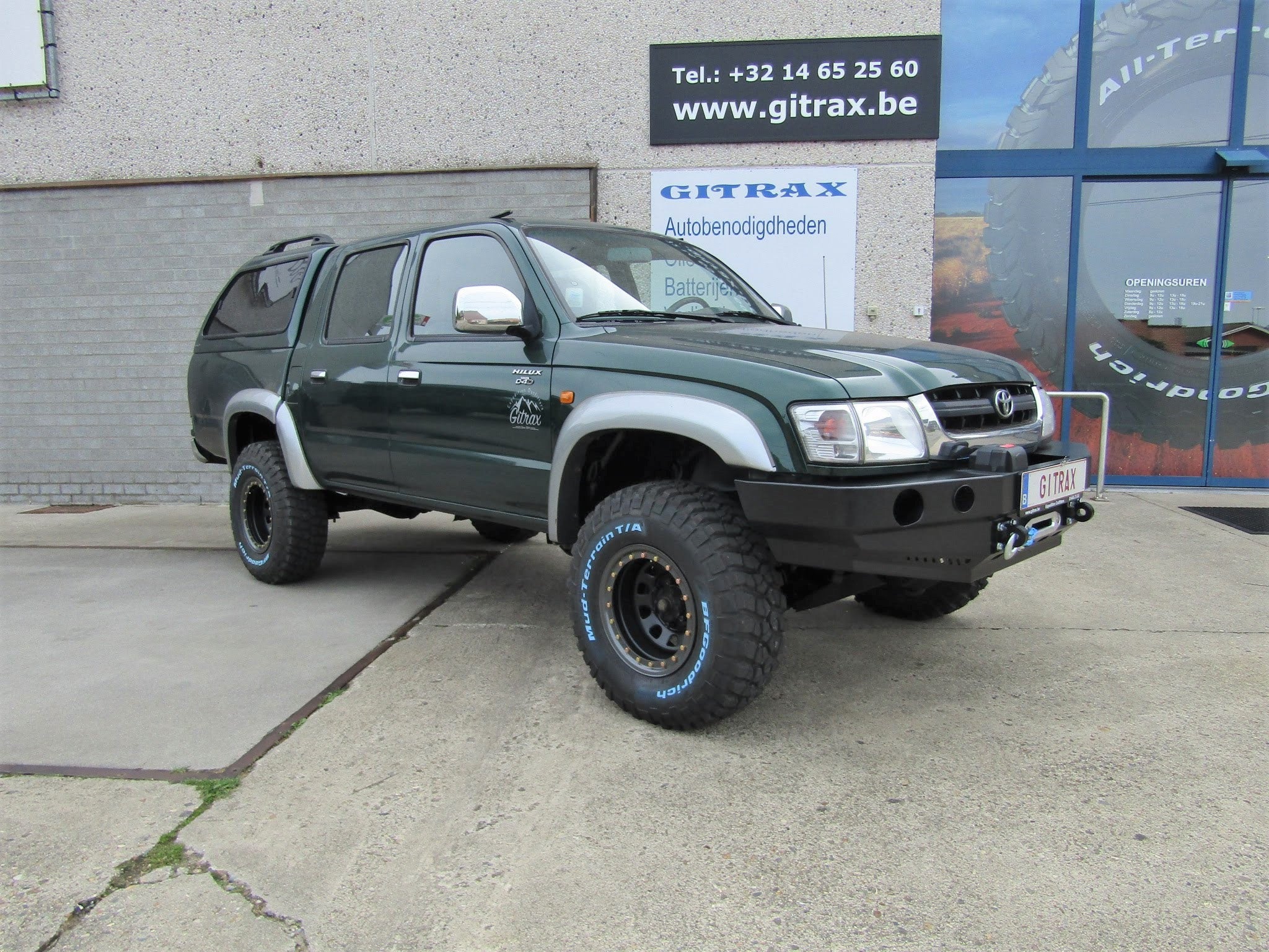 Zderzak przód Toyota Hilux 98-05