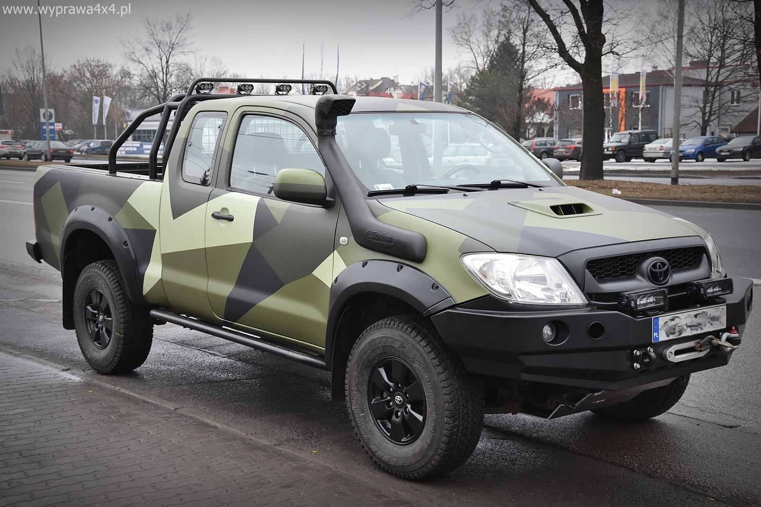 Zderzak przód Toyota Hilux 08-11
