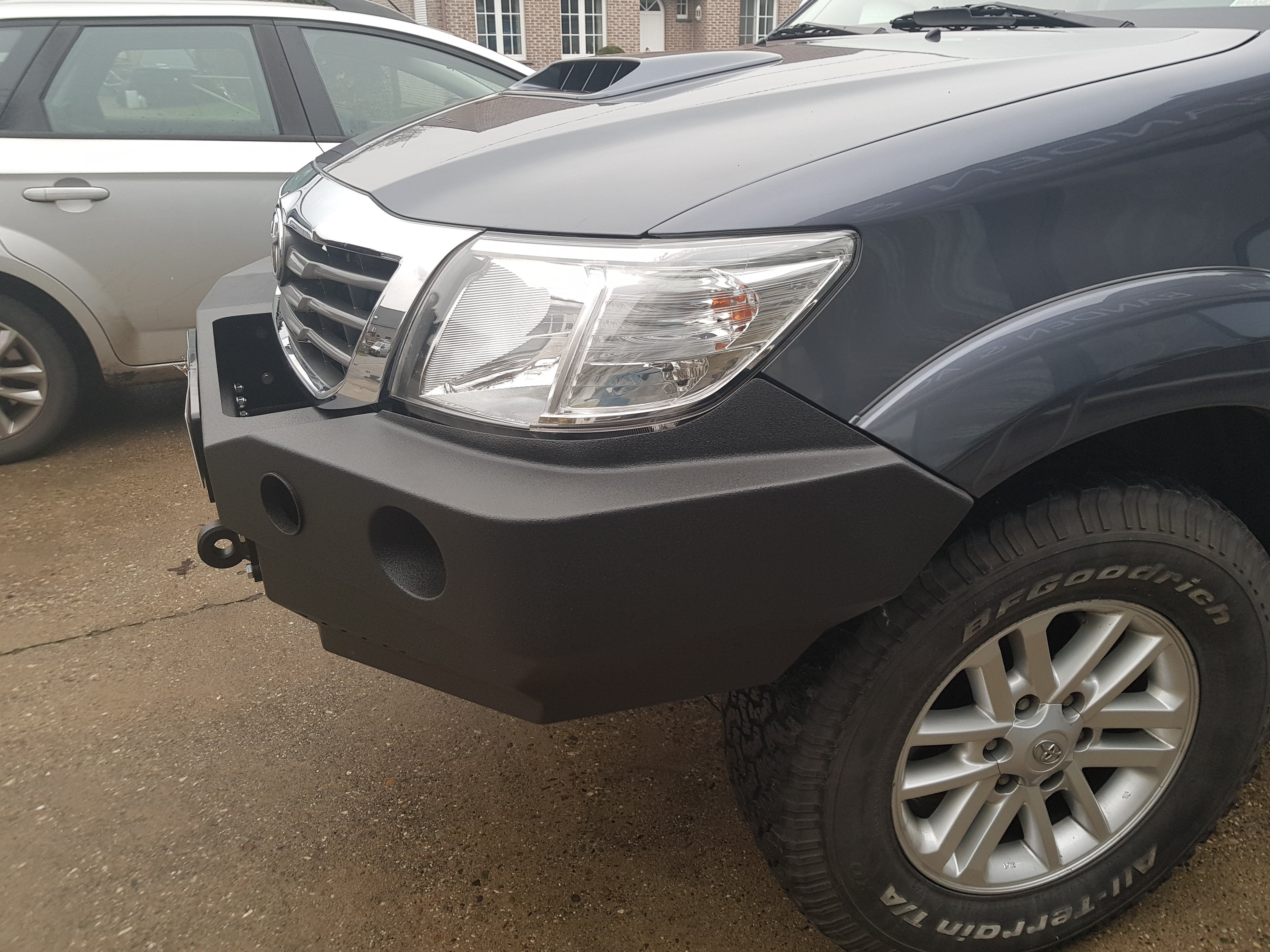 Zderzak przód Toyota Hilux 11-15
