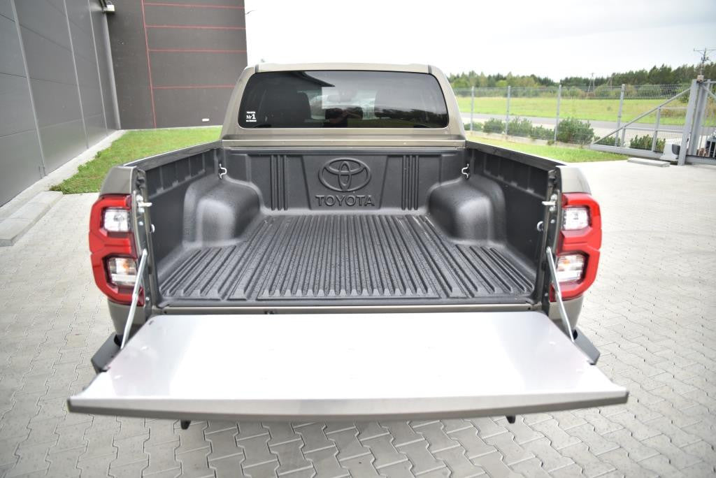 Stolik/pokrywa nierdzewna tylnej klapy Toyota Hilux Revo 2020-