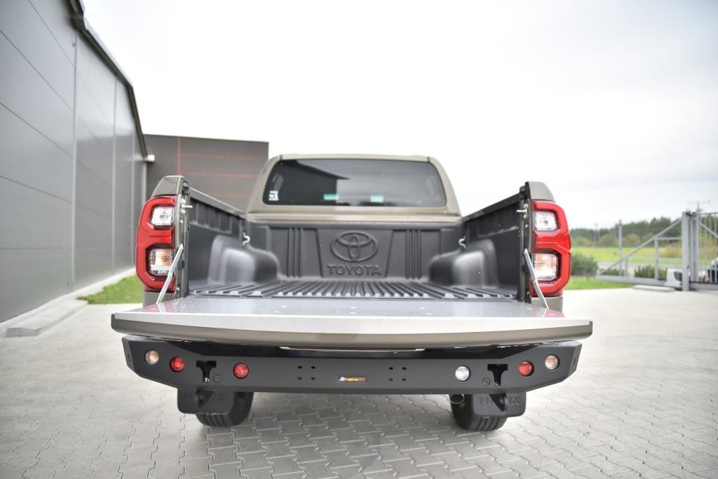 Stolik/pokrywa nierdzewna tylnej klapy Toyota Hilux Revo 2020-