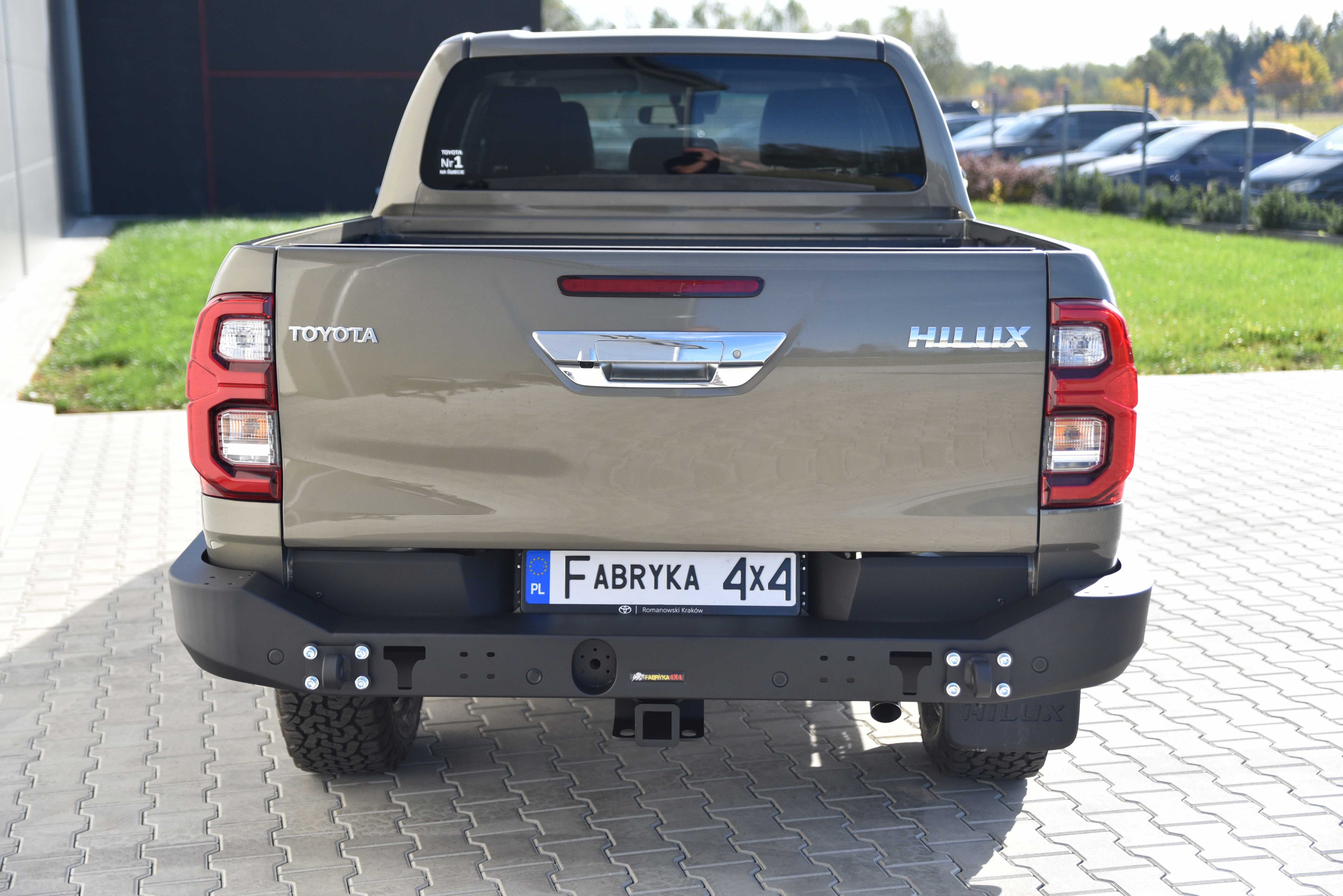 Zderzak tył długi bez lamp Toyota Hilux Revo 2020-