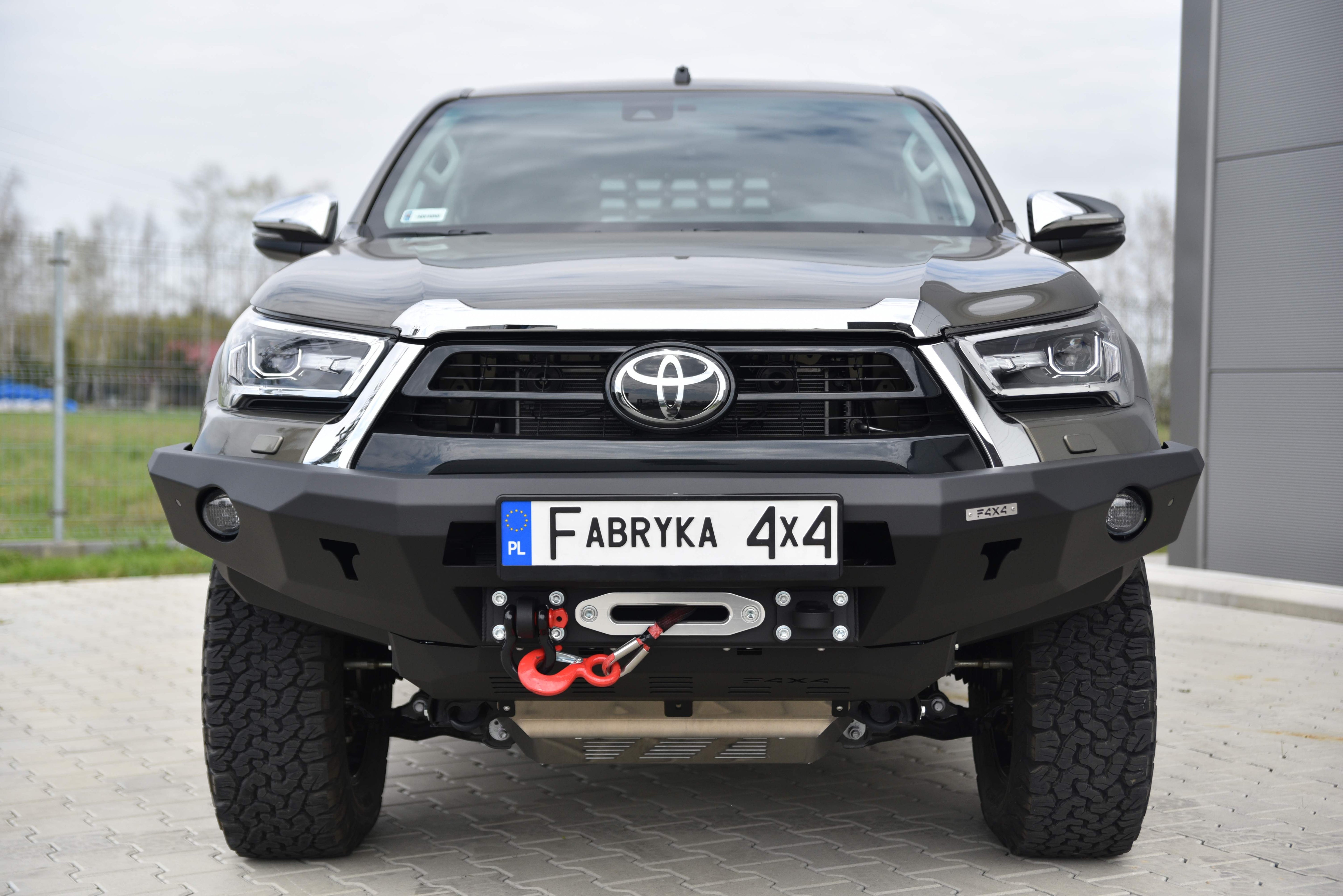 Zderzak przód standard Toyota Hilux Revo 2020-