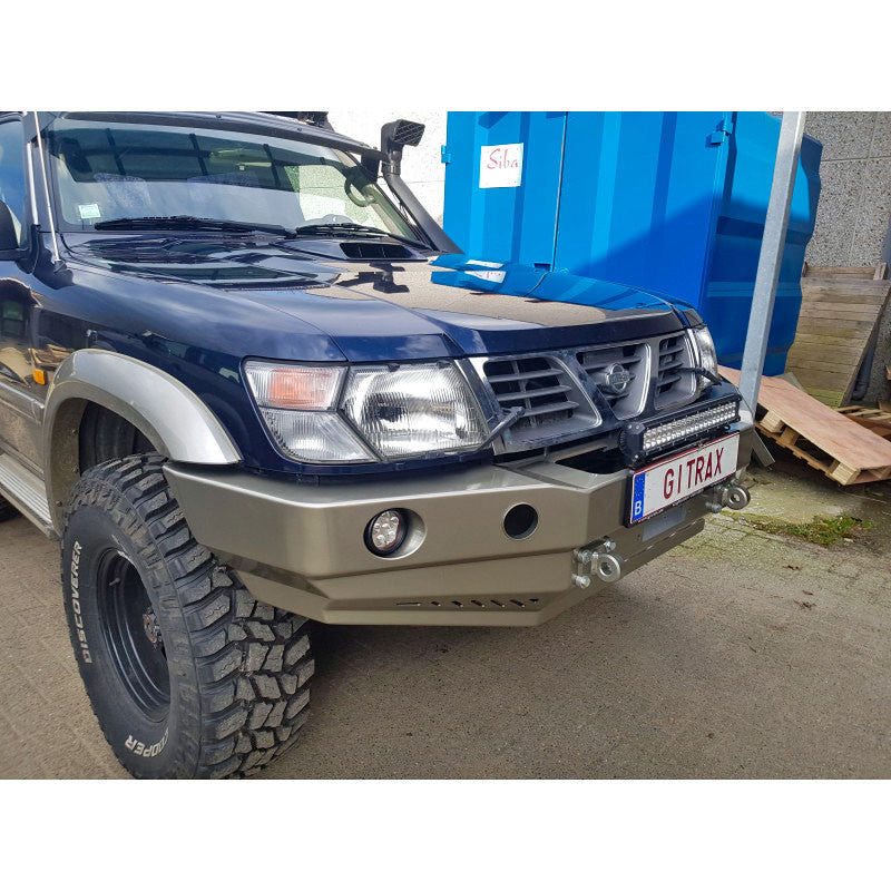 Zderzak przód Nissan Y61
