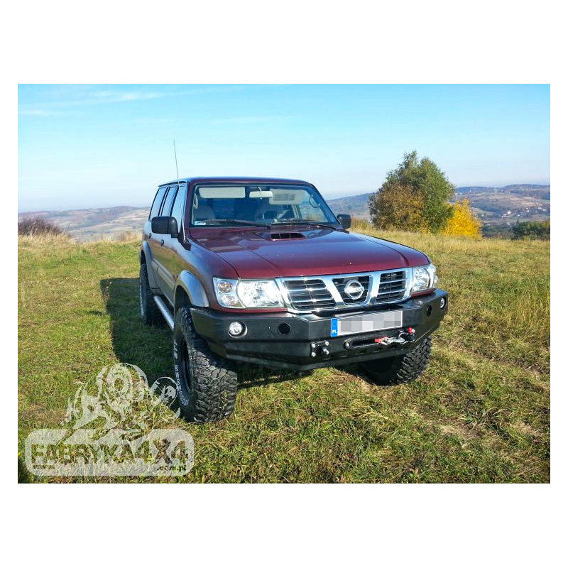 Zderzak przód Nissan Y61