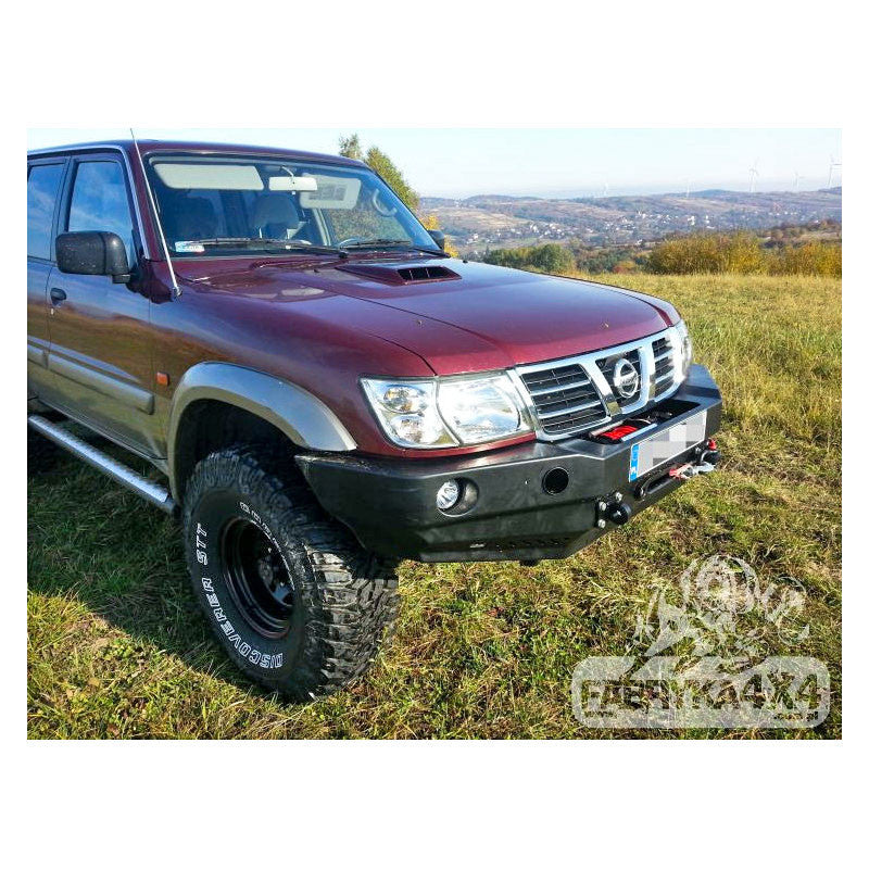 Zderzak przód Nissan Y61