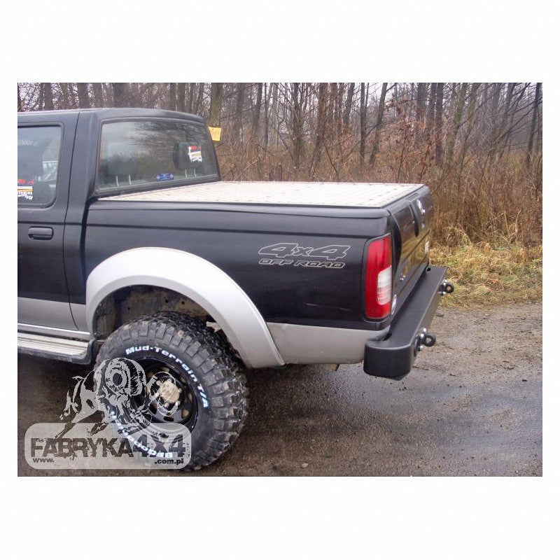 Zderzak tył doublecab Navara D22 01-04