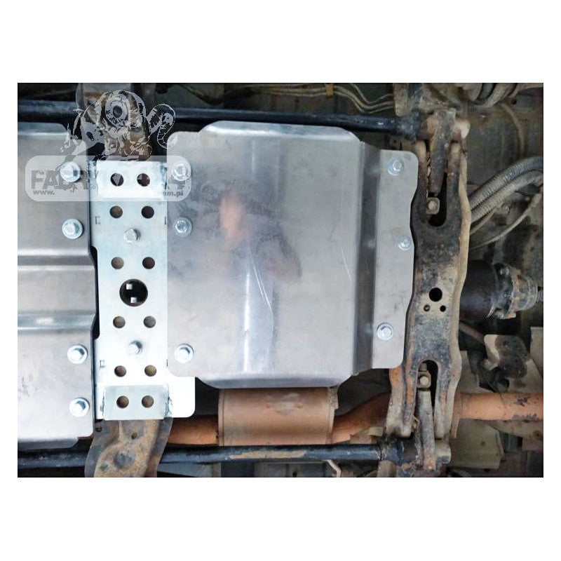 Osłona reduktora 2.8 diesel automat Mitsubishi Pajero Ii 91-99