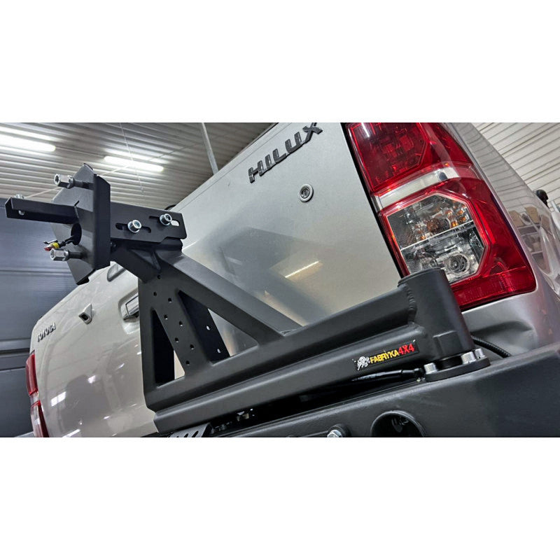 Mocowanie koła zapasowego Toyota Hilux 05-15