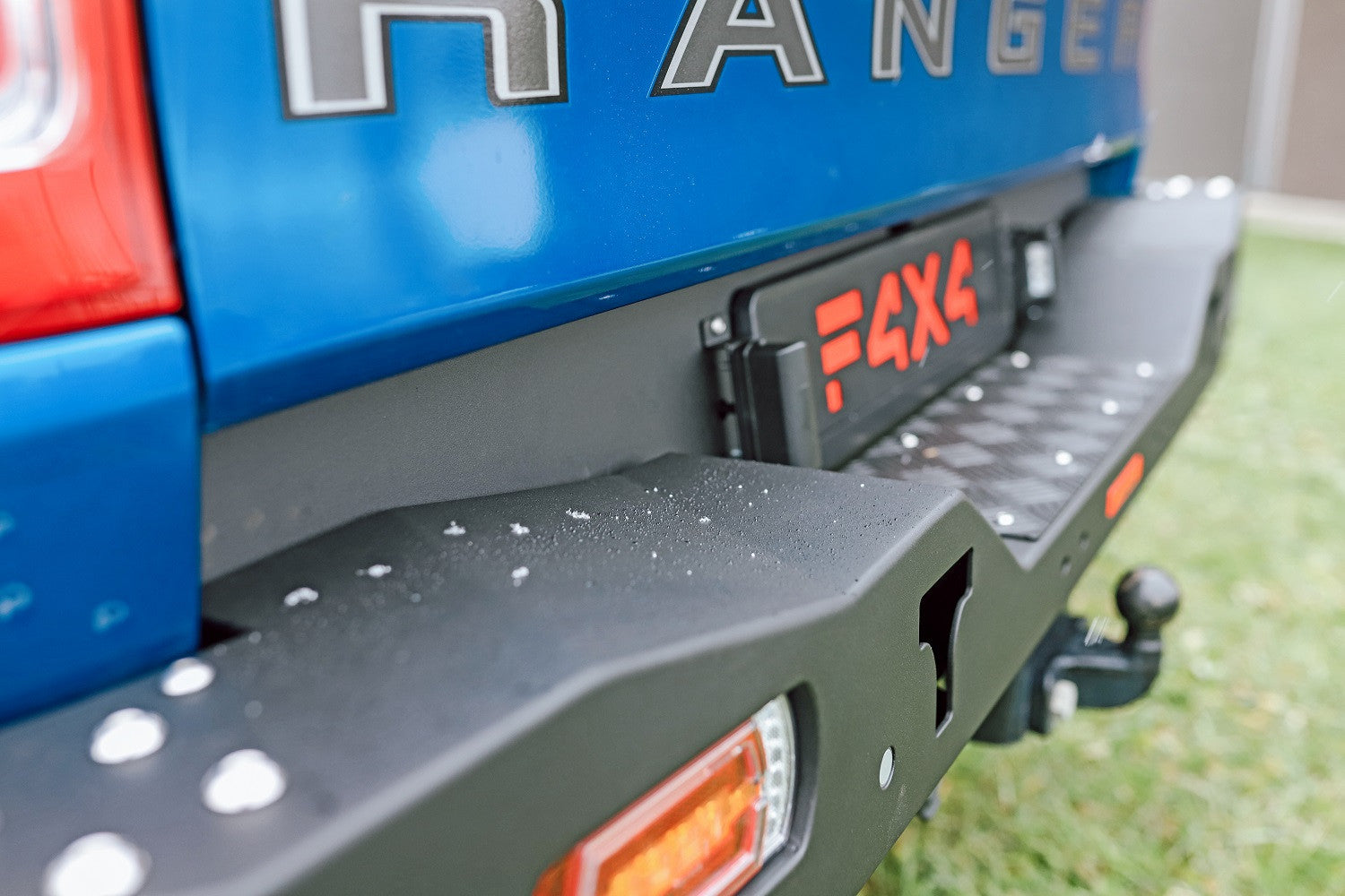 Zderzak tył z lampami LED pod oryginalną belkę haka Ford Ranger T6 19-23 2.0 diesel