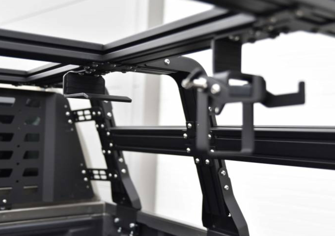 Uchwyt drabiny + drabina teleskopowa 2,6m do bed rack Toyota HILUX REVO 2020-