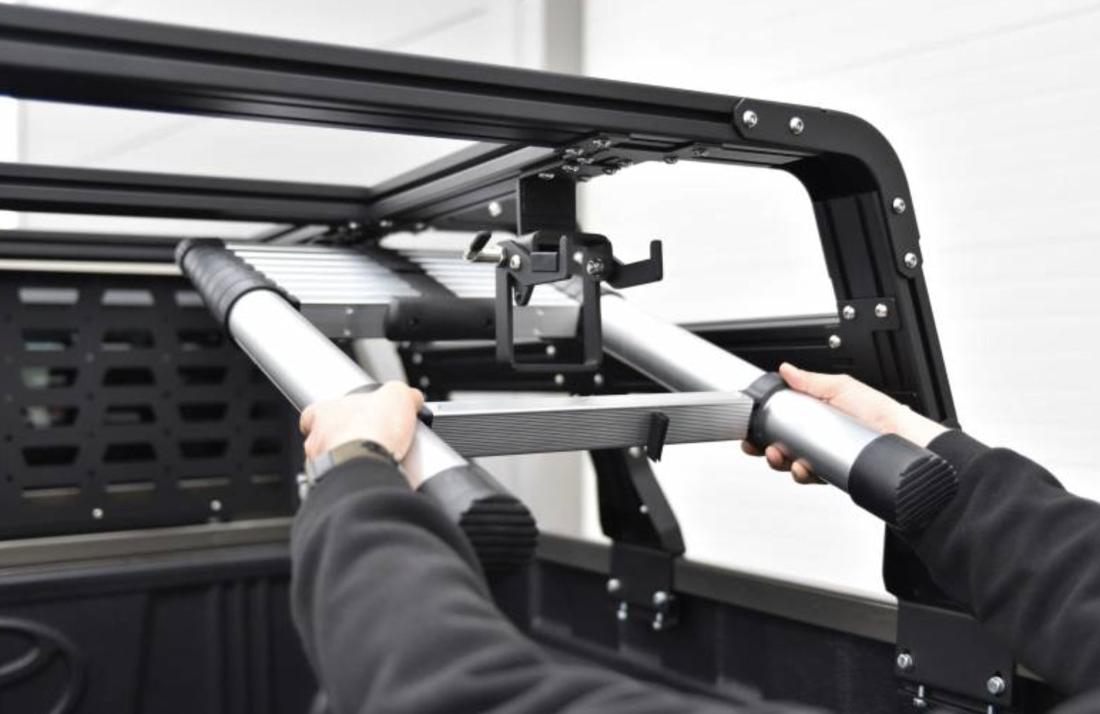 Uchwyt drabiny + drabina teleskopowa 2,6m do bed rack Toyota HILUX REVO 2020-