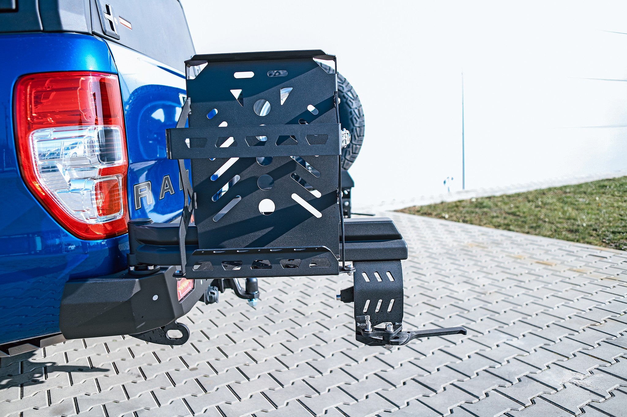 Kosz kanistra plastikowego 20L Toyota HZJ79DC/SC 24-