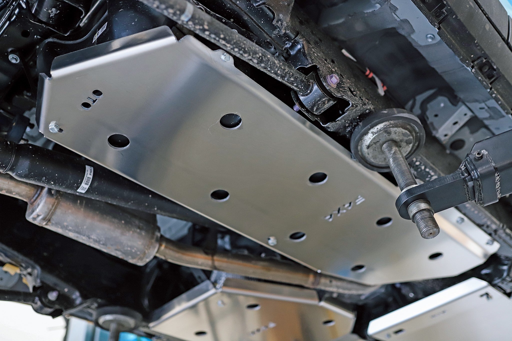 Osłona zbiornika paliwa Toyota LCJ250 2024-