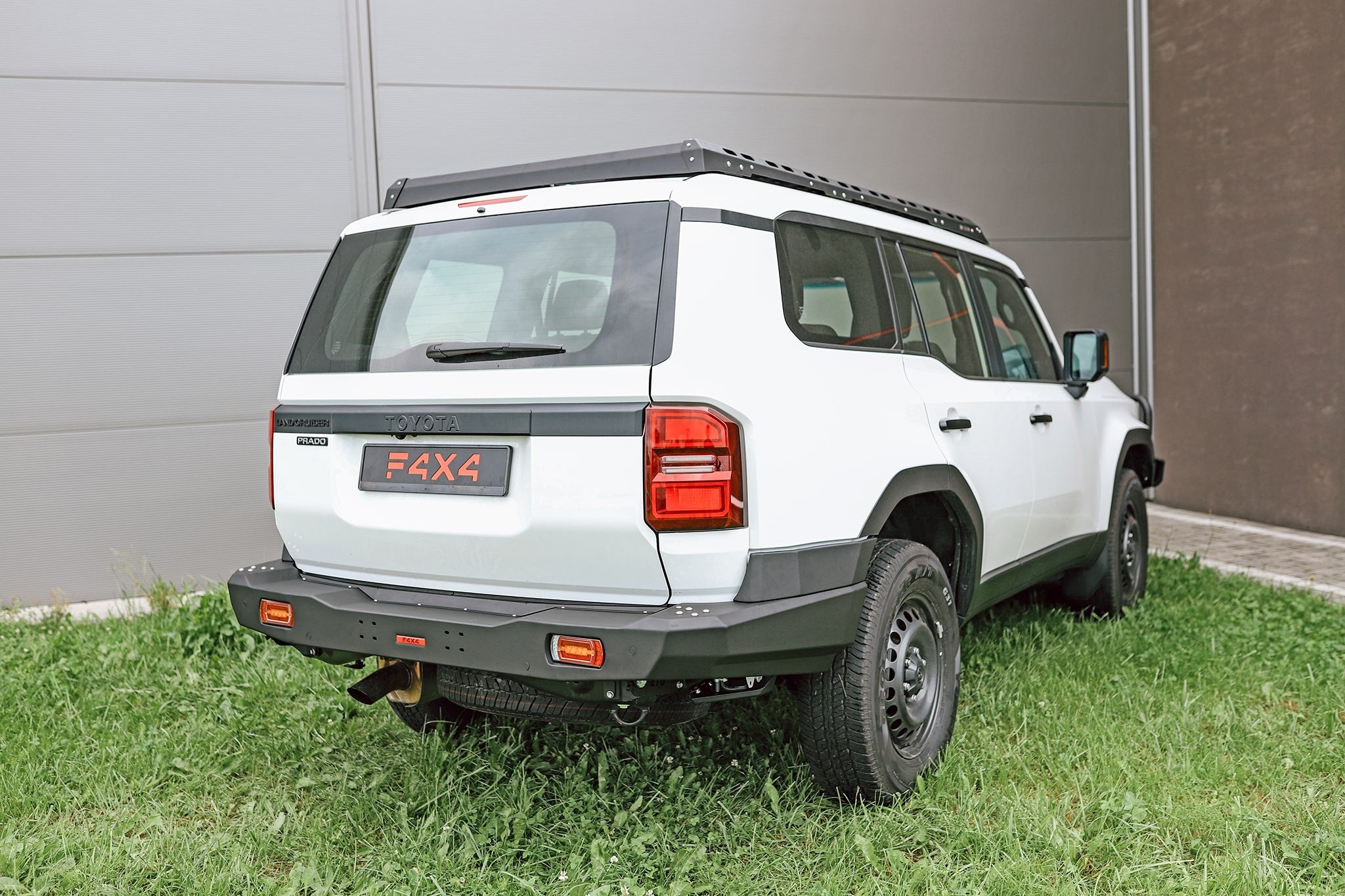 Zderzak tył wersja długa Toyota Land Cruiser J250 2024-
