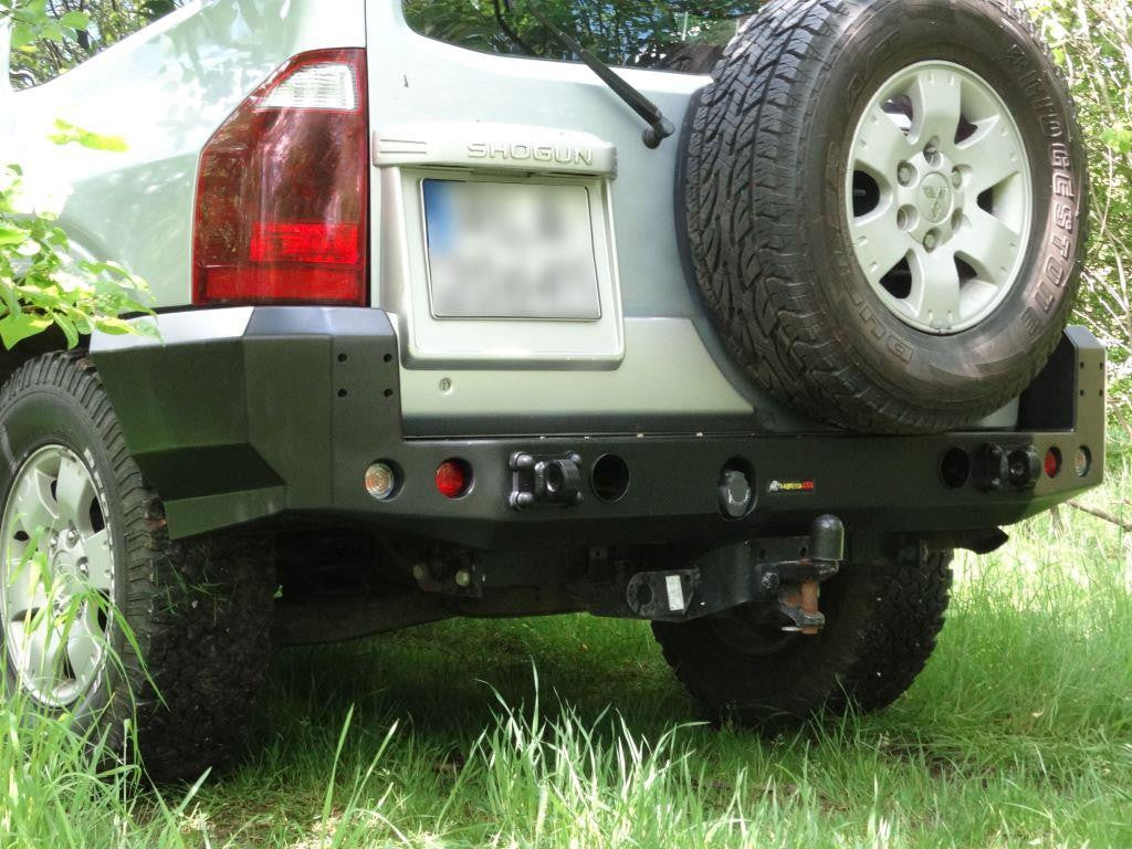Zderzak tył Mitsubishi Pajero III 99-06 wersja 3-drzwiowa