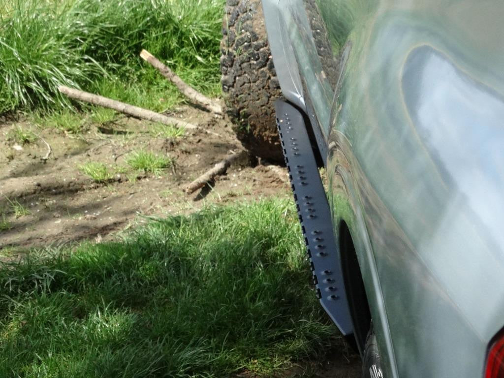 Progi Mitsubishi Pajero III 99-06 wersja 3-drzwiowa diesel