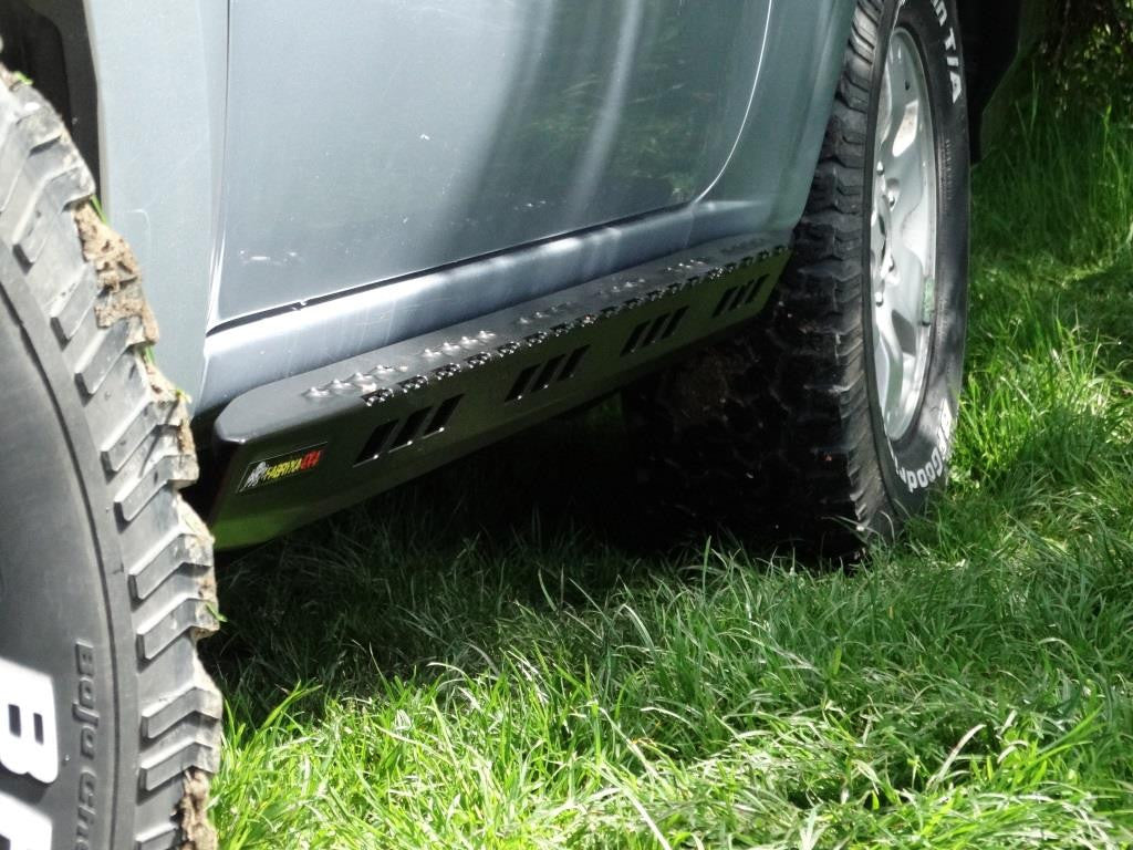 Progi Mitsubishi Pajero III 99-06 wersja 3-drzwiowa diesel