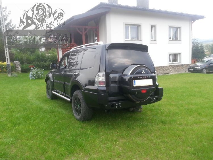 Zderzak tył Mitsubishi Pajero IV 06-15